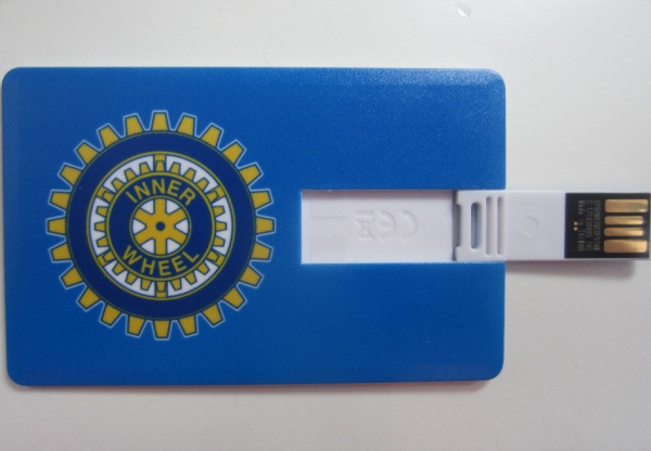 USB im Scheckkartenformat mit Emblem