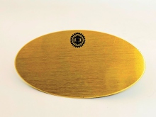 Ovalschild mit eingraviertem Emblem -Nadelbefestigung, ohne Gravur