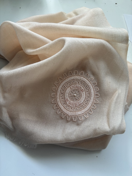 Wollschal / Wollstola mit Emblem rosa