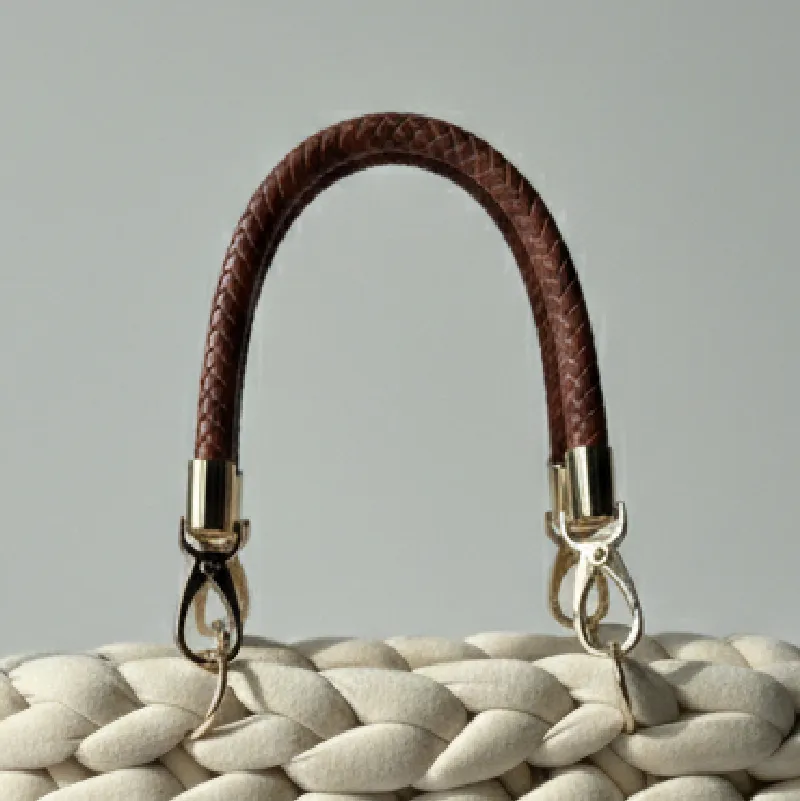 kurzer brauner Kunstledergriff geflochten