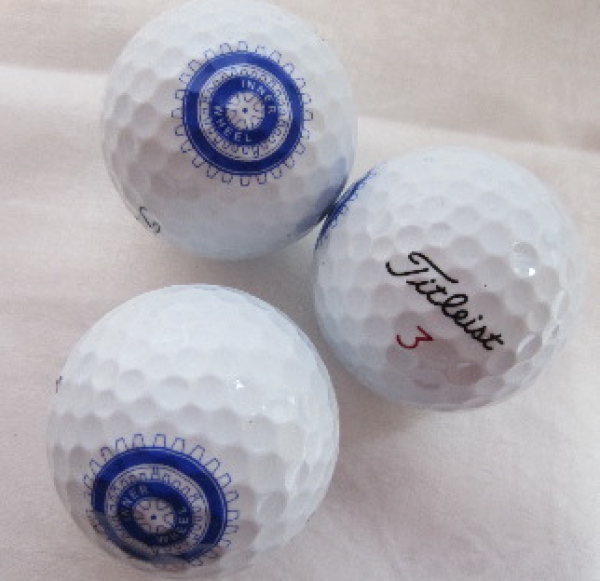 3x Golfbälle in der Box