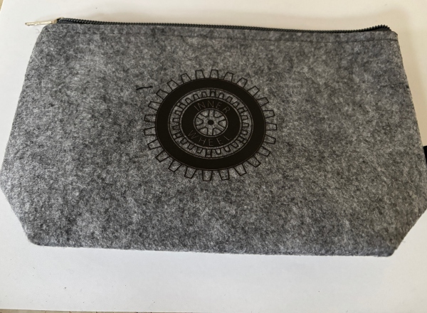 U-92. Kosmetiktäschen grau