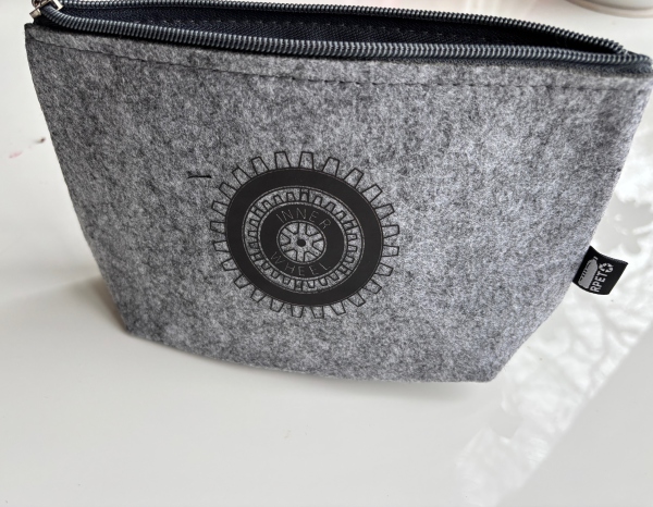 U-92. Kosmetiktäschen grau