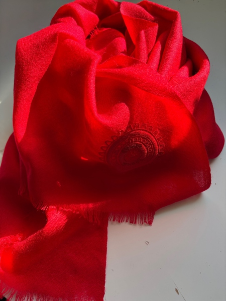 Wollschal / Wollstola mit Emblem weihnachtsrot
